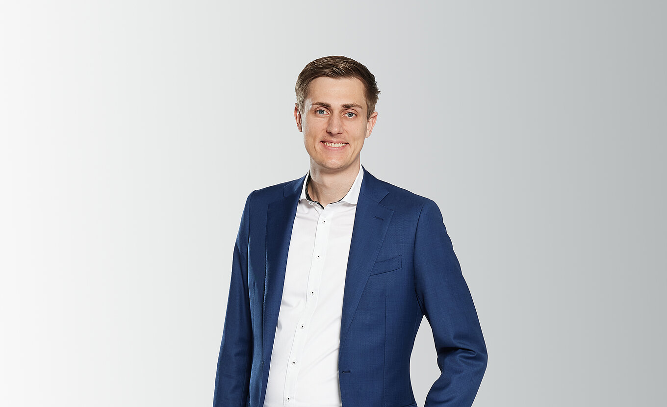 RTS Steuerberater Philipp Neumayer aus Heilbronn im Anzug