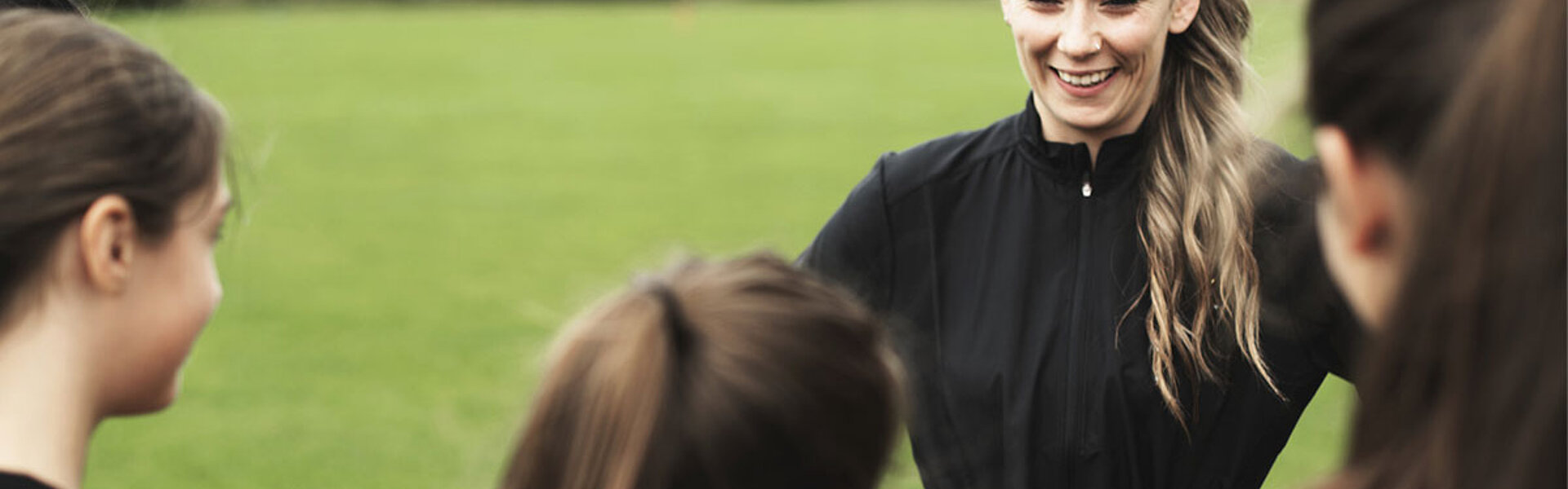 RTS Steuerberater Verein Trainerin Fußball Mädchen Sport