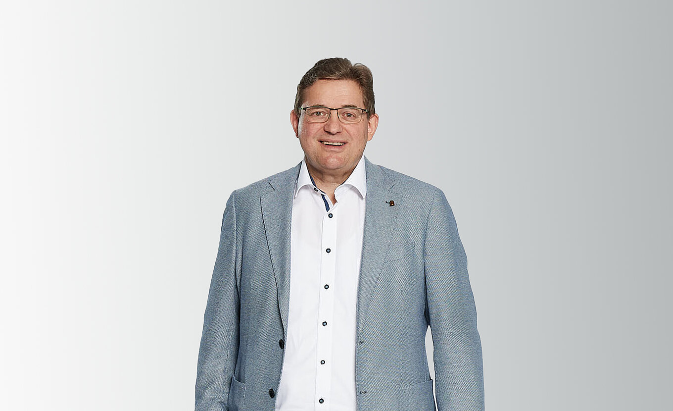 RTS Steuerberater Jörg Molter aus Holzmaden im Anzug