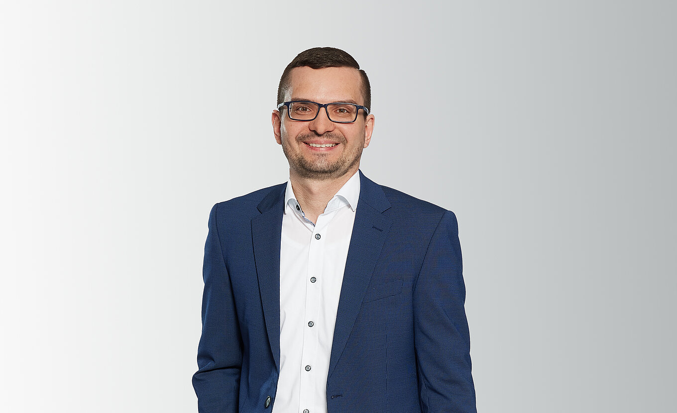 RTS Steuerberater Tobias Schäfer aus Brackenheim im Anzug