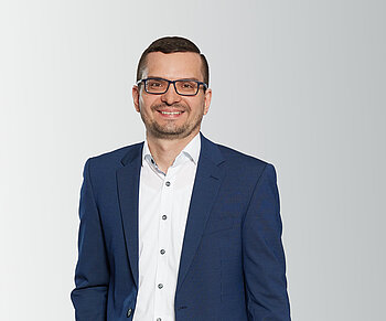 RTS Steuerberater Tobias Schäfer aus Brackenheim im Anzug