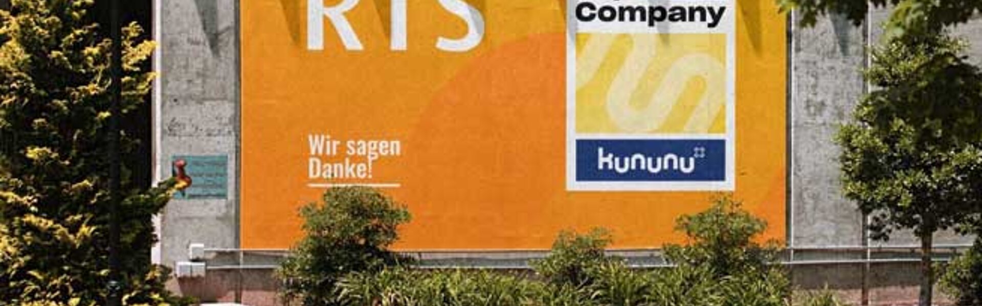 RTS-Plakat mit dem Top Company Siegel an einer Wand