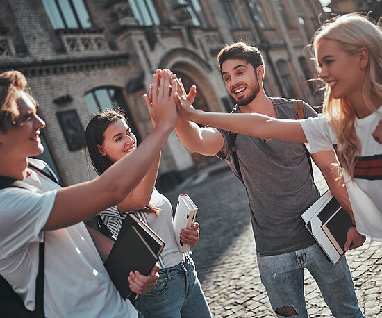 RTS Studentengruppe schlägt ein Team 